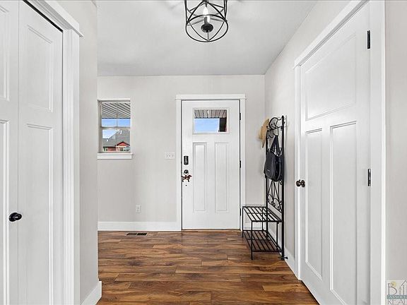 3rd image of 1028 Blackberry Way