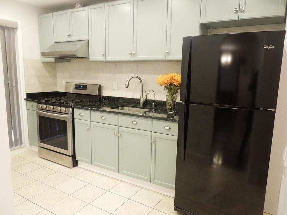 1st image of 2514 24th Ave #1