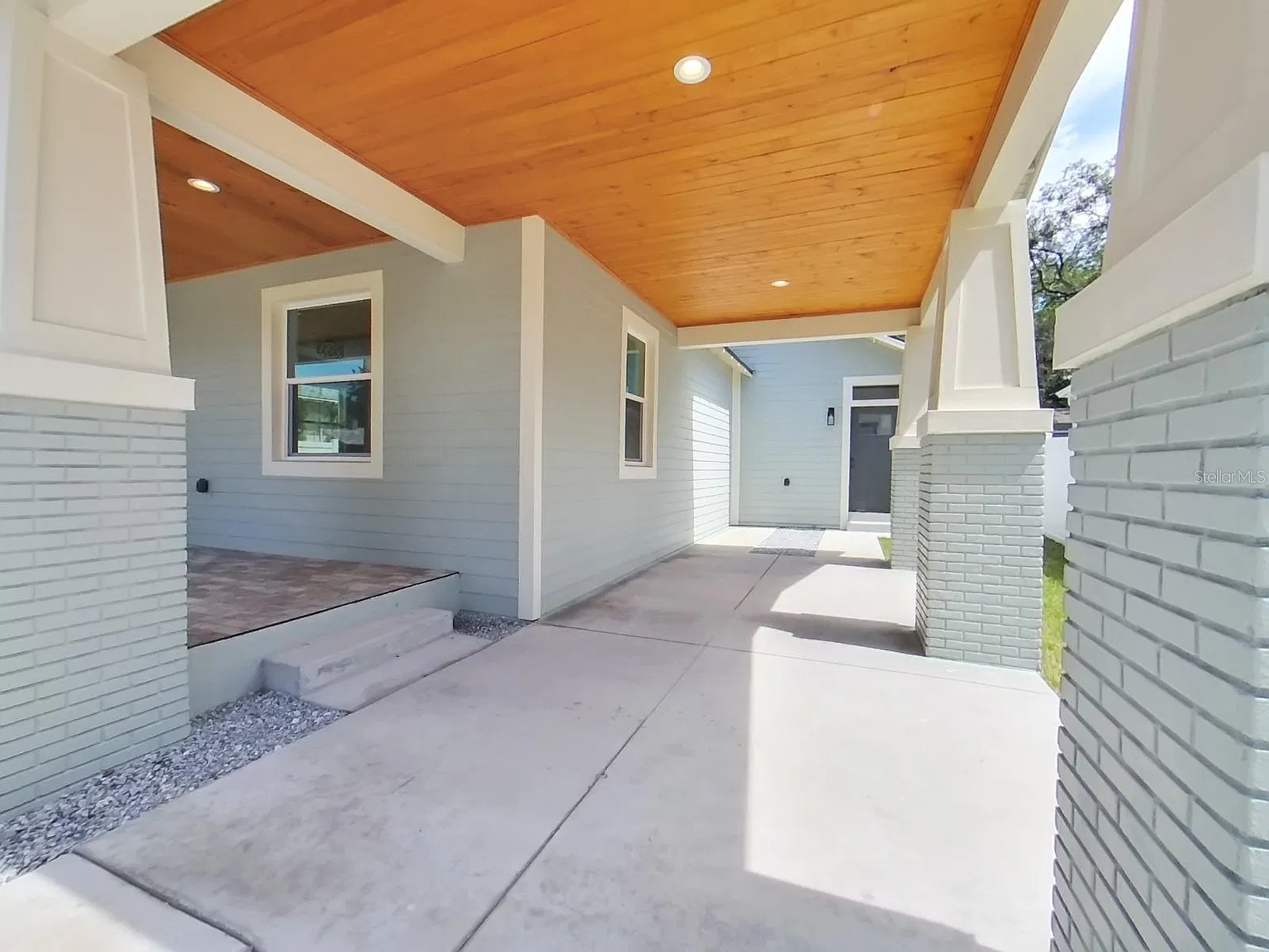 3 bed, 1817 sqft, $3,225 — Photo 3