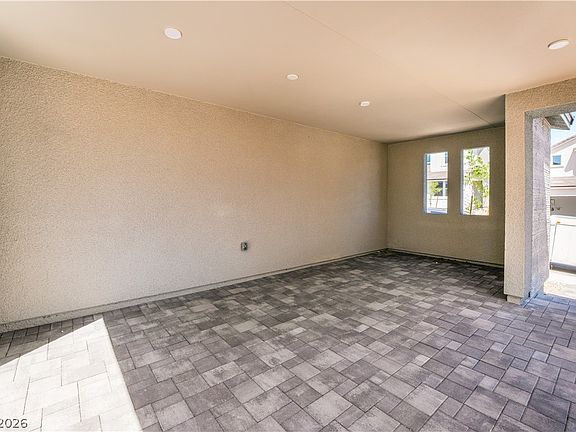 4th image of 981 Estates Bend Ct