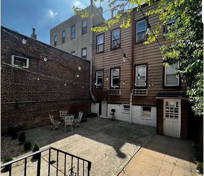 607 Adams St #4 — Photo 16