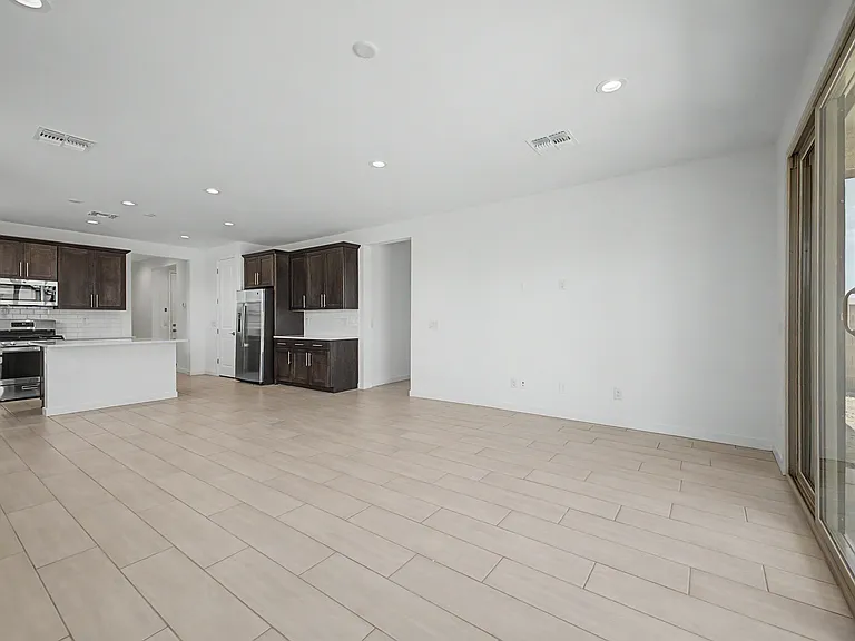 5330 W Harmont Dr — Photo 5