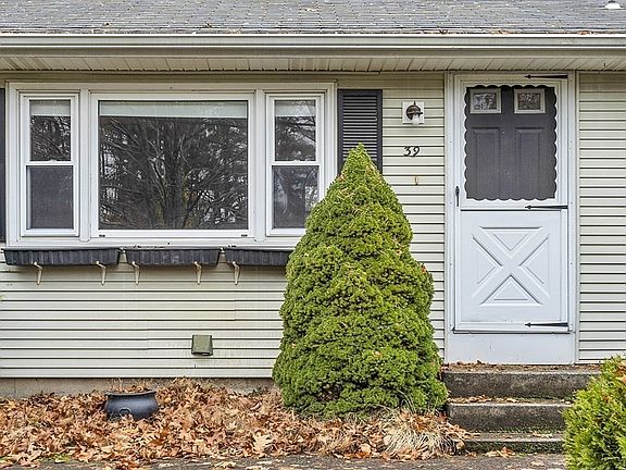 3rd image of 39 Glenwood Dr