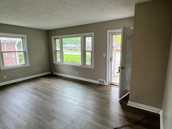 2nd image of 2029 Lynn Lea Rd