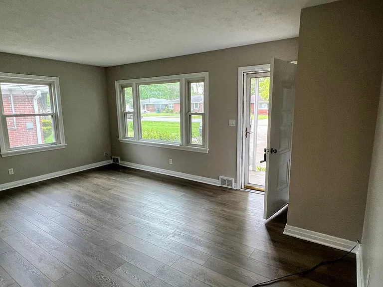 2029 Lynn Lea Rd — Photo 2
