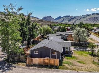 14 Peters Ln, Gardiner, MT 59030