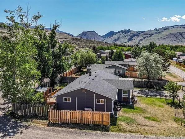 14 Peters Ln, Gardiner, MT 59030