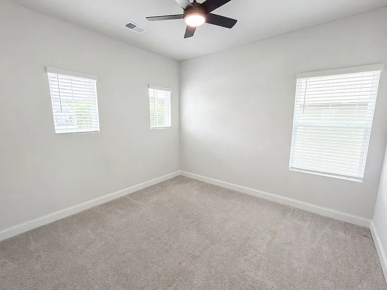 1205 Black Walnut St — Photo 13