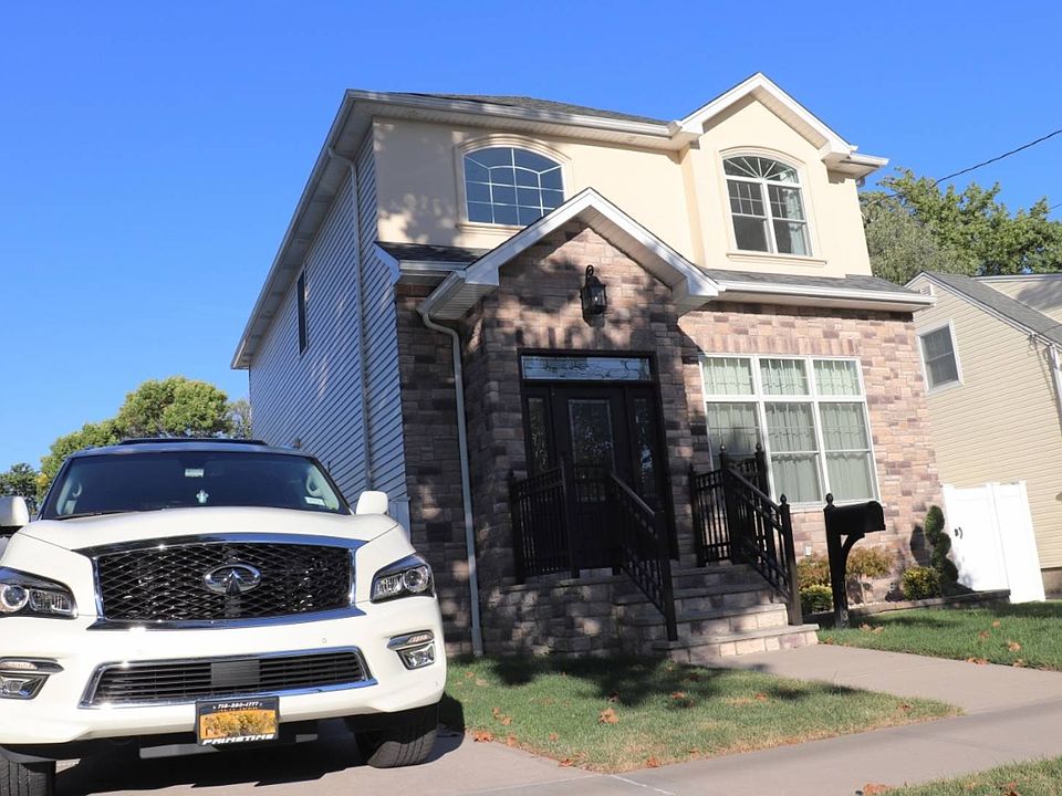 1st image of 343 Thornycroft Ave