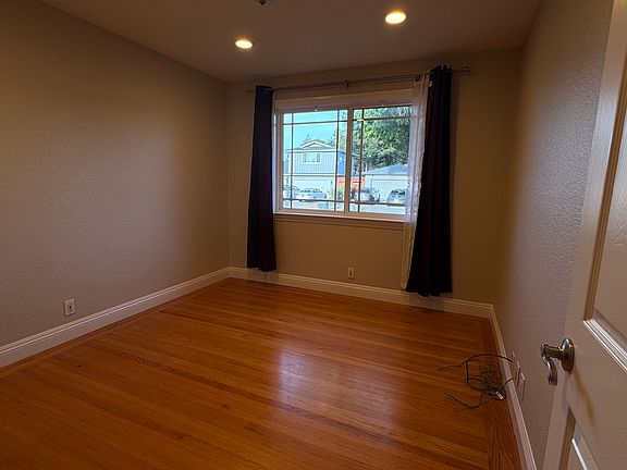 5th image of 1629 Waxwing Ave