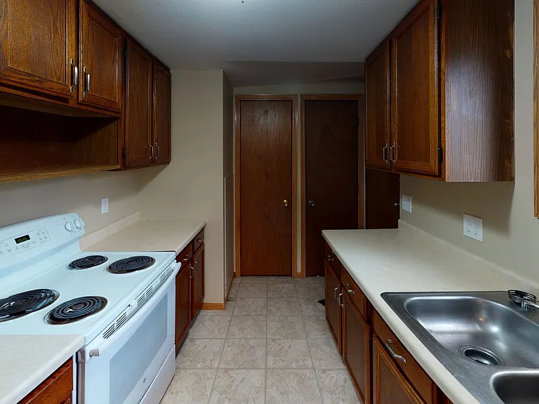 823 Doberman Ct SE — Photo 9