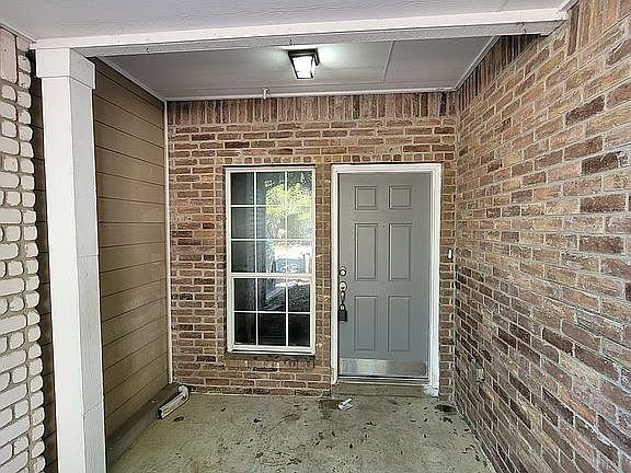 3rd image of 4148 Saint Charles