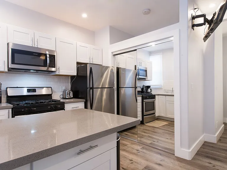 464 N Ogden Dr — Photo 16