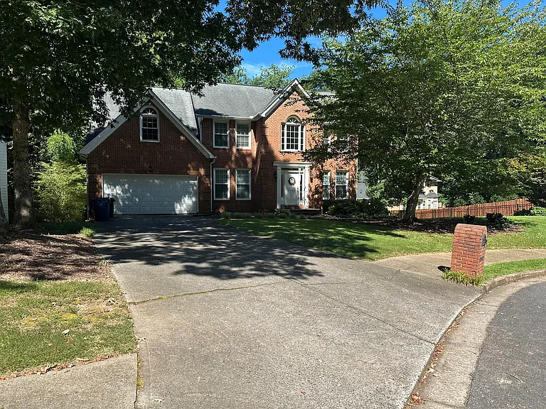 Pinehollow Ct — Photo 79