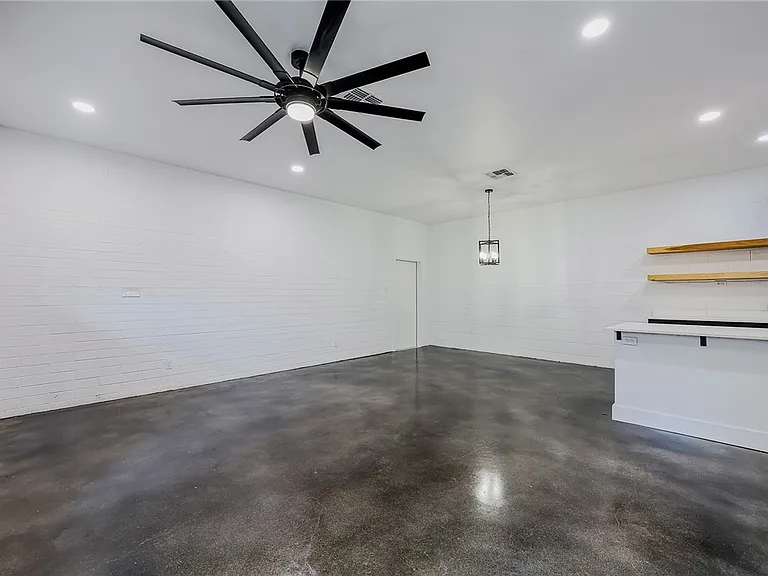 626 Glazebrook St #B — Photo 3
