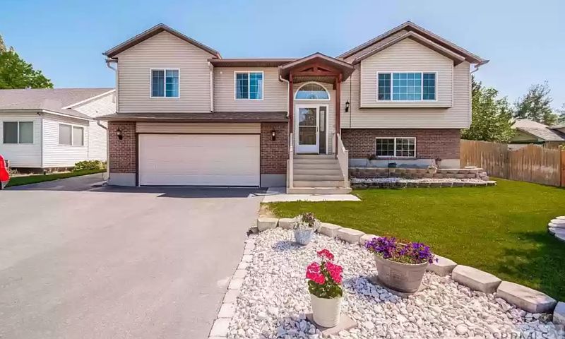 1st image of 3035 Kelly Dr