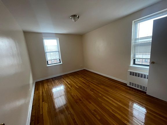 5th image of 13235 Sanford Ave APT 202