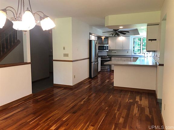 2nd image of 109 Orchard Ln