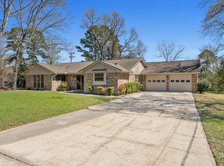 18 Panorama Dr, Conroe, TX 77304