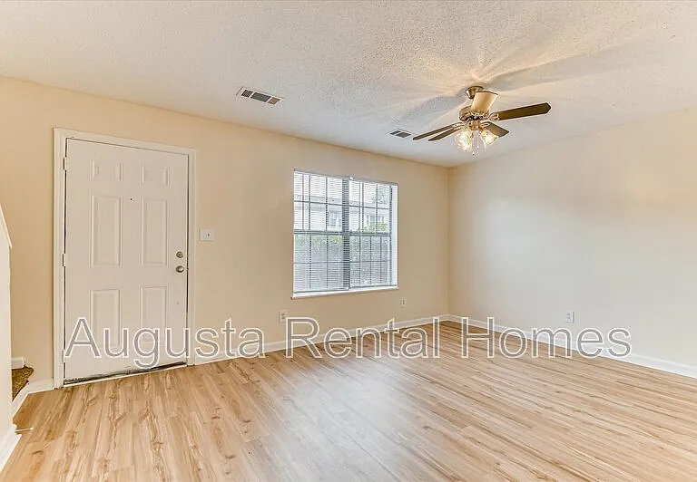707 Cardinal St — Photo 2