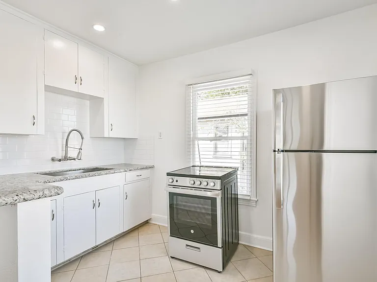 4518 Avenue P — Photo 12