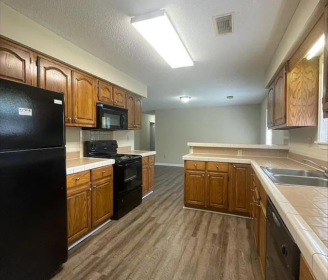 8470 Rutherford Dr — Photo 4