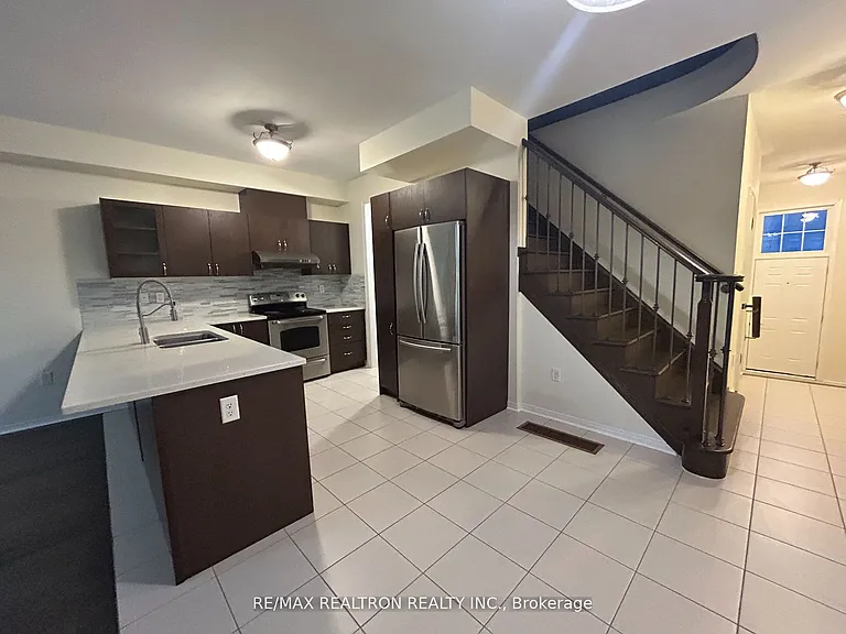 10284 Woodbine Ave — Photo 3