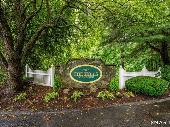 215 Windgate Circle #E, Monroe, CT 06468