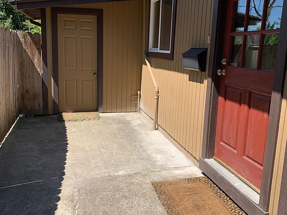 3rd image of 2212A SE 132nd Ct