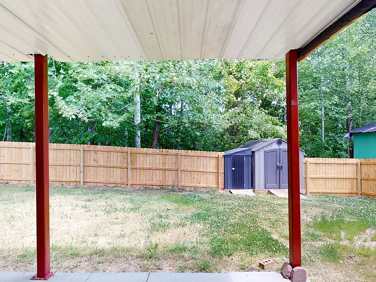 424 Eisenhower Dr — Photo 37