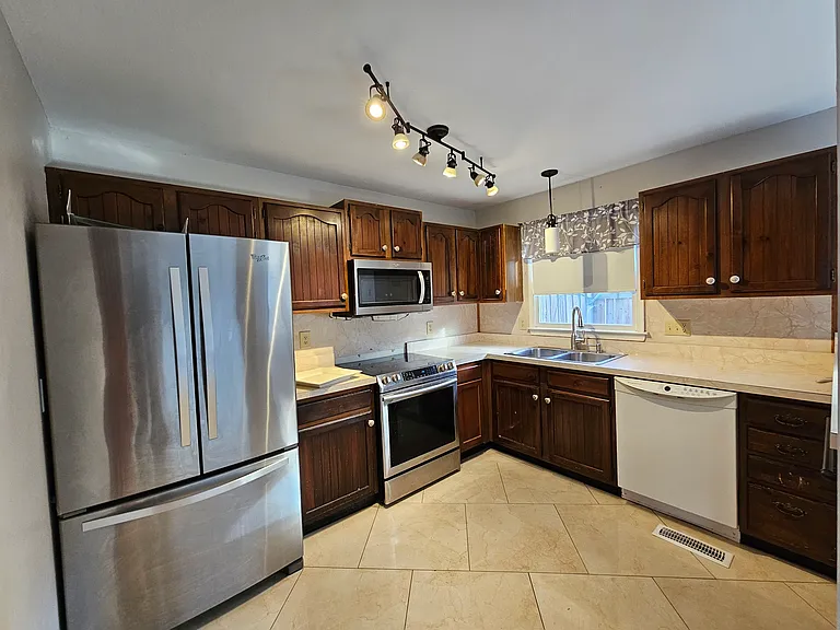 313 Jasper Dr — Photo 10
