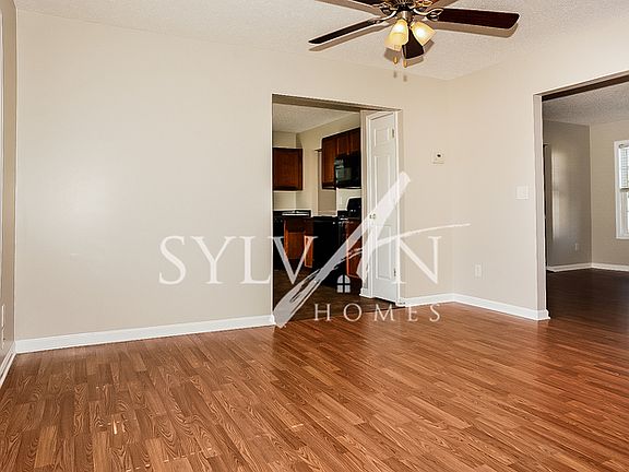 2nd image of 427 Laurel Mist Ln