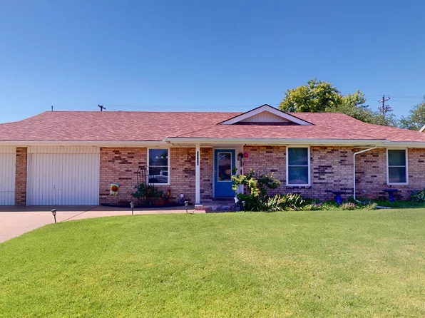 3329 Cheyenne Dr, Woodward, OK 73801