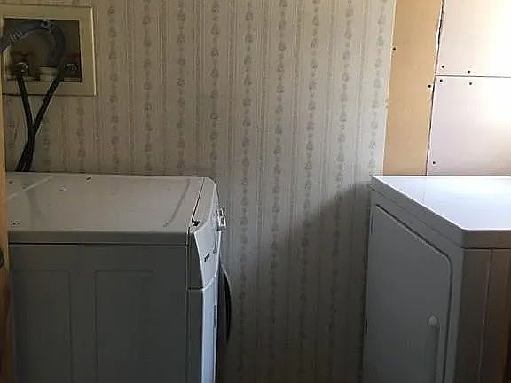 2nd image of 535 Auburn St #1