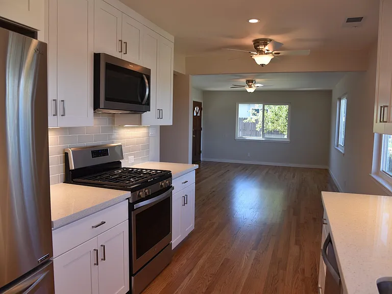 3370 McKinley Dr — Photo 1