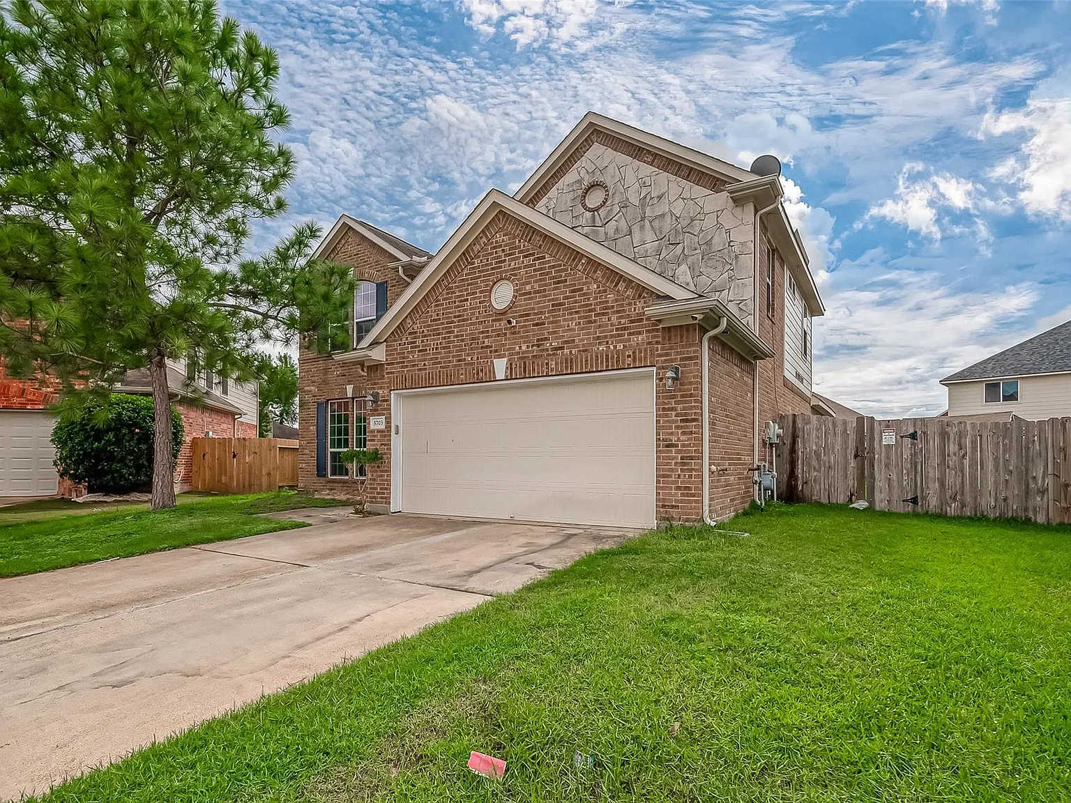 4 bed, 2.5 bath, 2597 sqft, $2,400 — Photo 3