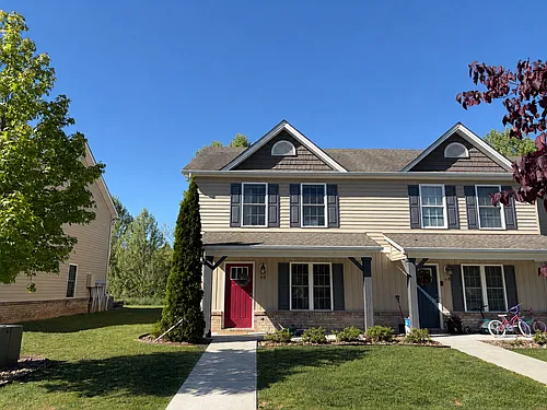 66 Gloucester Dr Photo 1