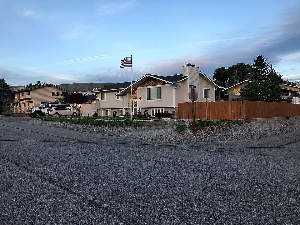 1st image of 210 S Kansas Ave