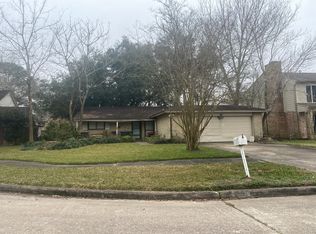 406 Prokop Ct, Webster, TX 77598