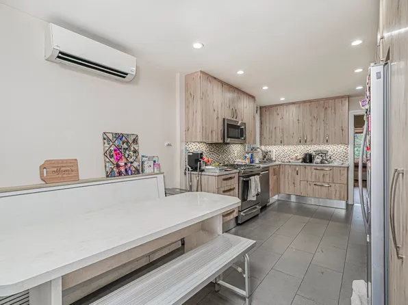 33 Manhattan Court image 10 of 32