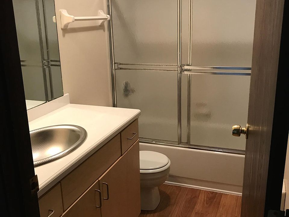 Upper Full Bath
