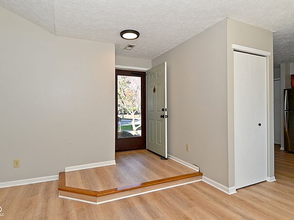 3rd image of 7533 Chatterton Dr