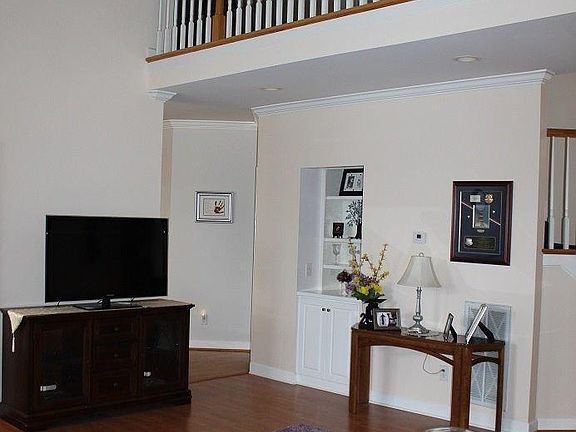 4th image of 4849 Wedgefield Dr