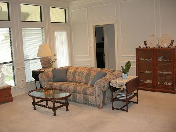 3rd image of 2806 Live Oak Dr