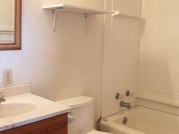 4th image of 2119 College St APT 2