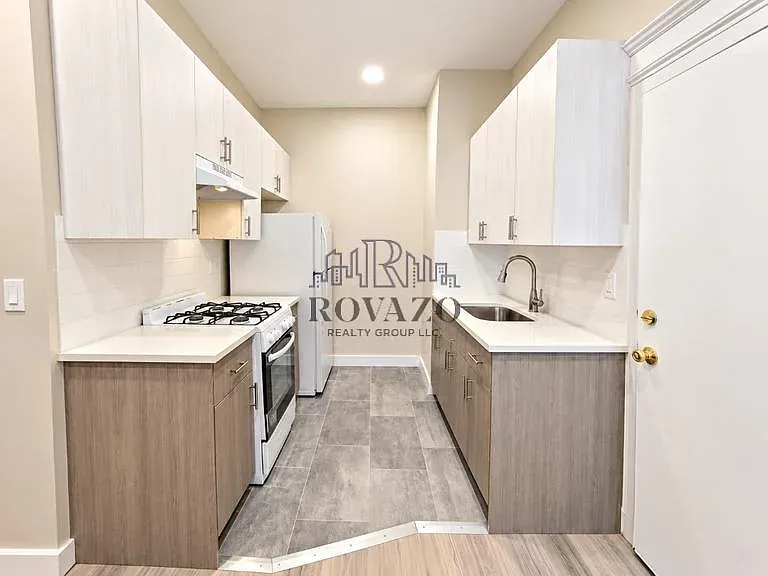 88 Pulaski St #2