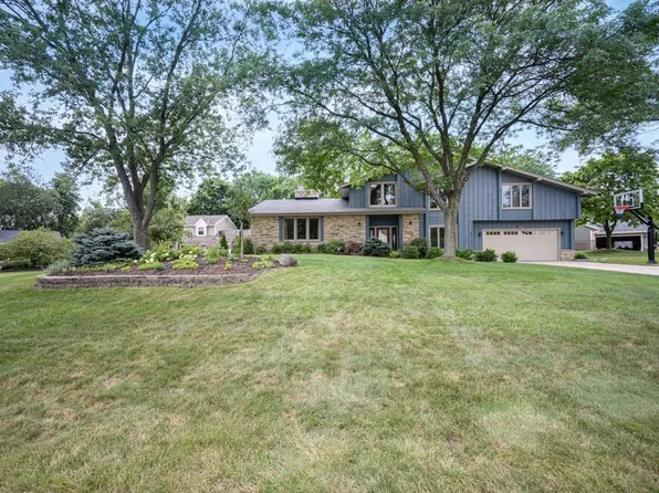11825 West Waterford AVENUE, Greenfield, WI 53228