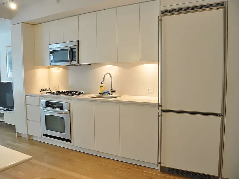 90 William St #9D — Photo 3