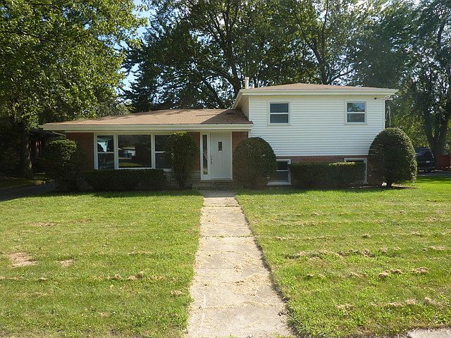 1st image of 715 E 158th St