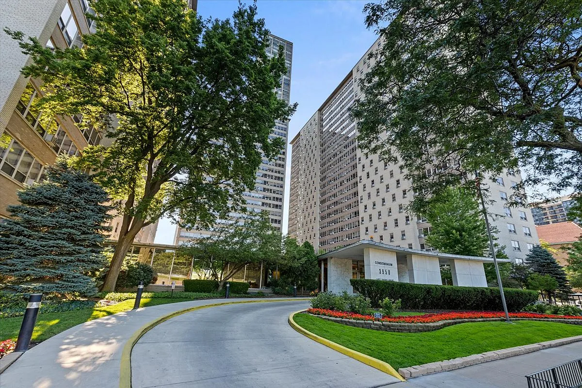 2 bed, $2,495 — Photo 1